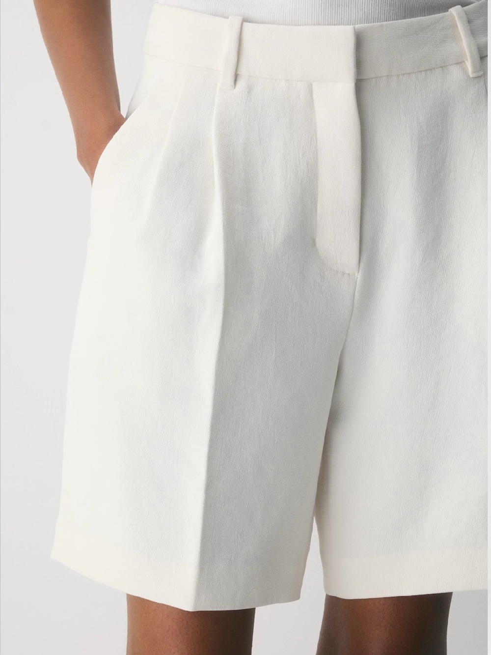 Aritzia The Effortless Short Long - Crepette